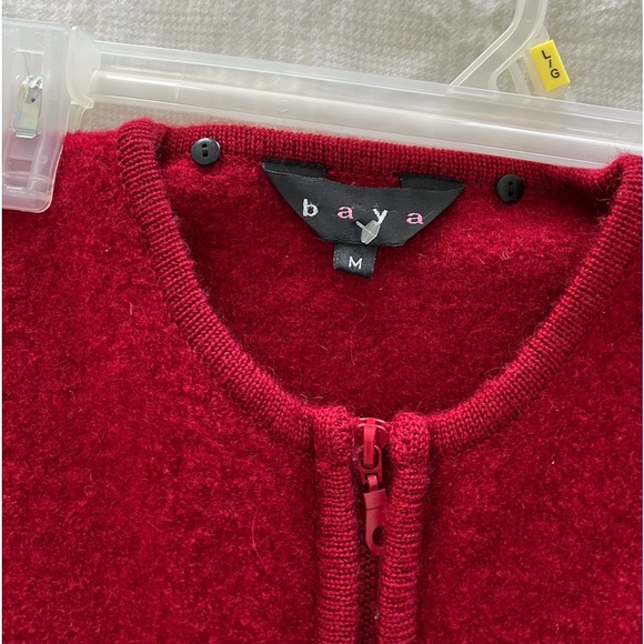 Red winter vest - Picture 2 of 3